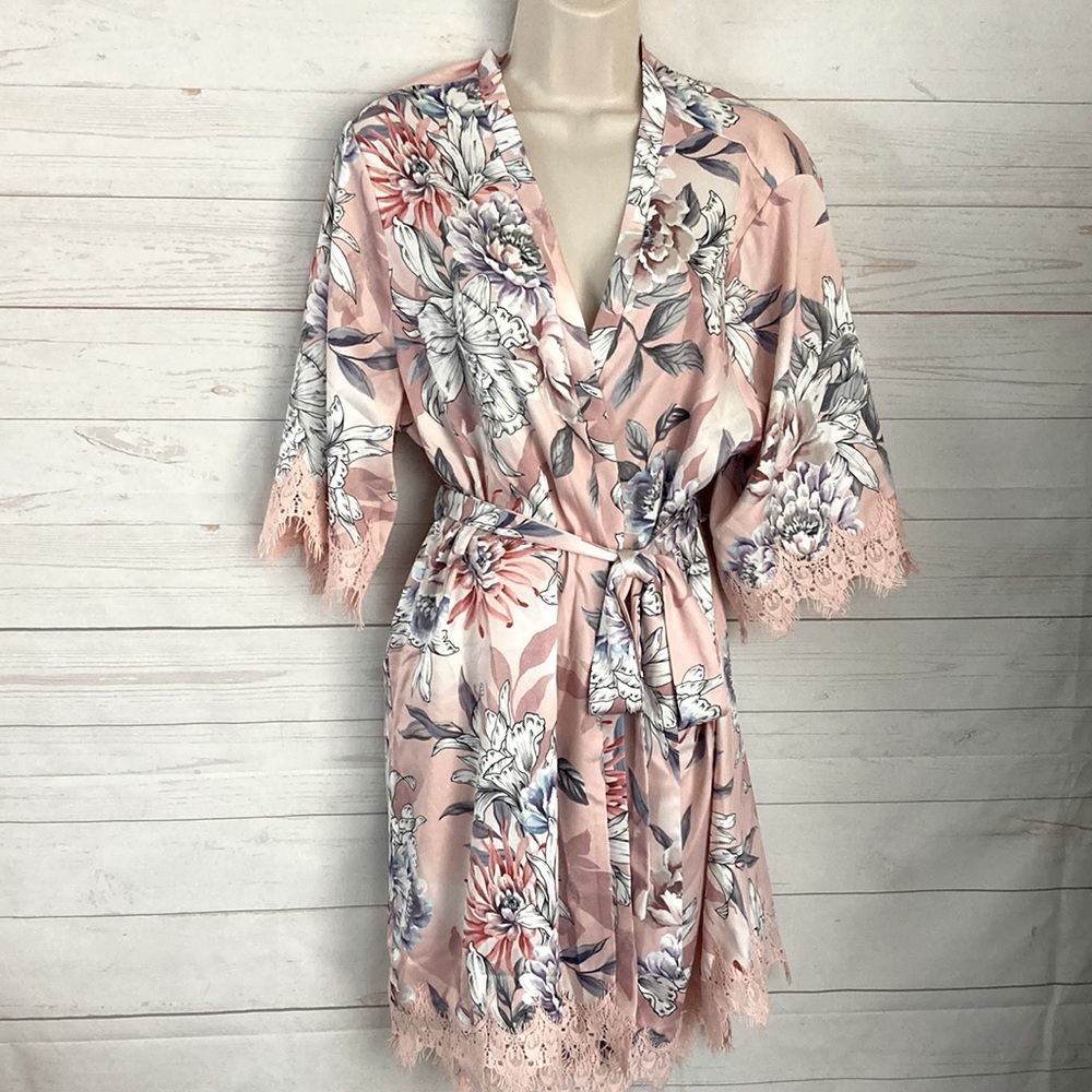 Le Rose Sz S/M Fringe Lace Trim Tie Front Floral Robe Pink Gray & Purple
